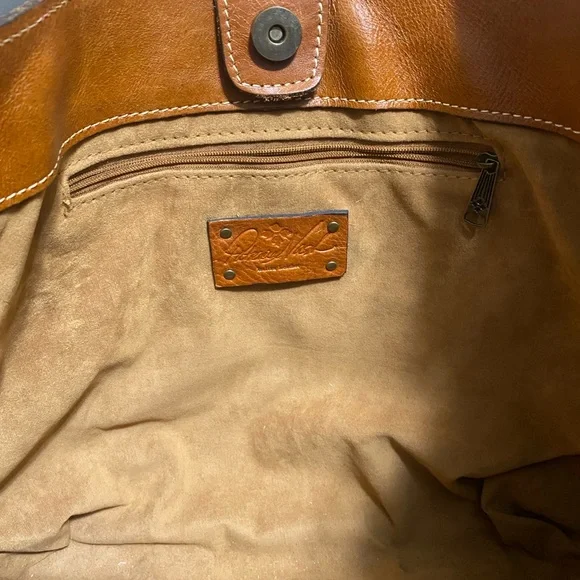 Patricia Nash Urbino Hobo Tan Leather Shoulder Bag - Picture 4 of 8
